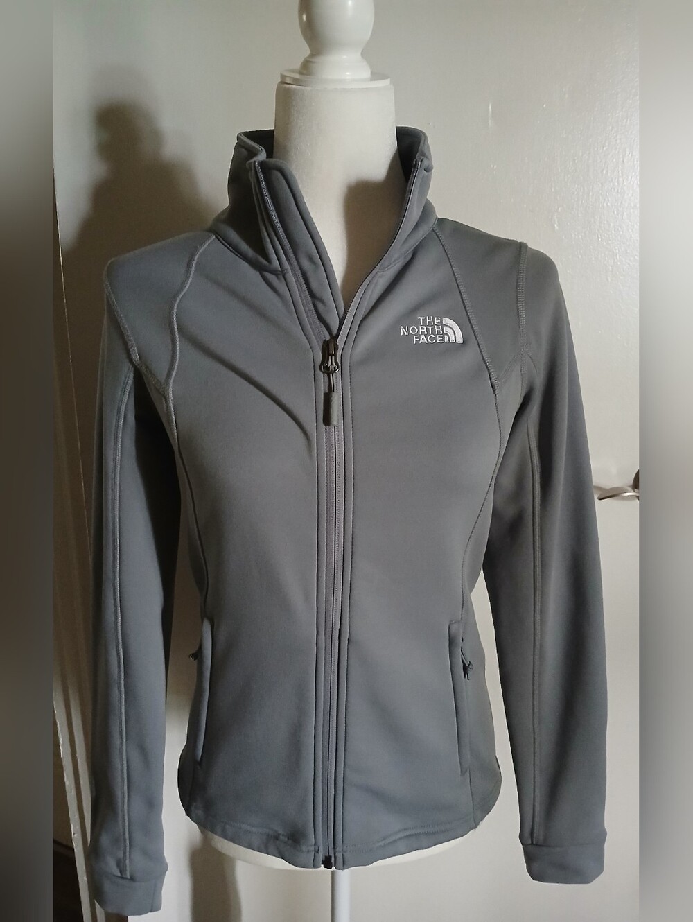The North Face Women's Gray Zip-Up Softshell Jacket